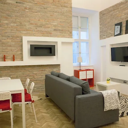 Apartment Downtown Parliament