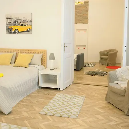 Downtown Parliament Apartment
